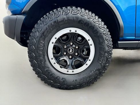 Certified 2022 Ford Bronco Badlands w/ Sasquatch Package AWD/4WD image 23