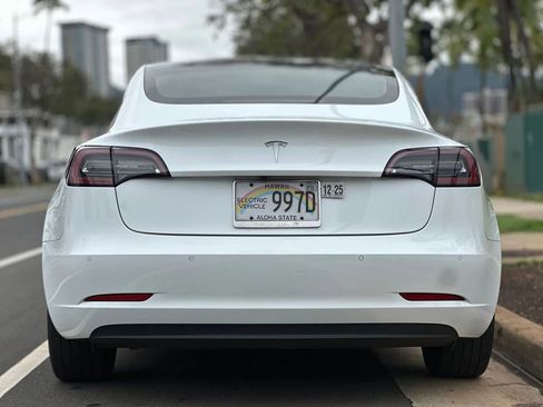 Used 2018 Tesla Model 3 Mid Range image 4