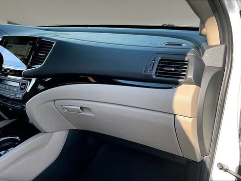Used 2021 Honda Pilot Touring image 25
