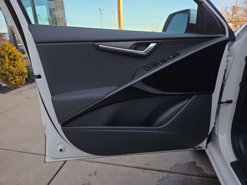 Used 2024 Kia Niro EX w/ EX Cold Weather Package image 15