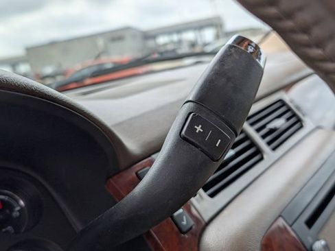 Used 2014 Chevrolet Suburban LTZ image 21