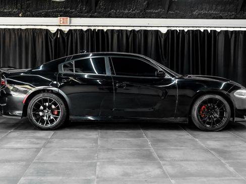 Used 2022 Dodge Charger R/T RWD image 9