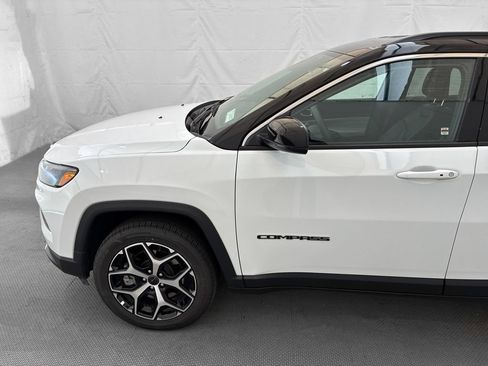Used 2025 Jeep Compass Limited AWD/4WD image 3