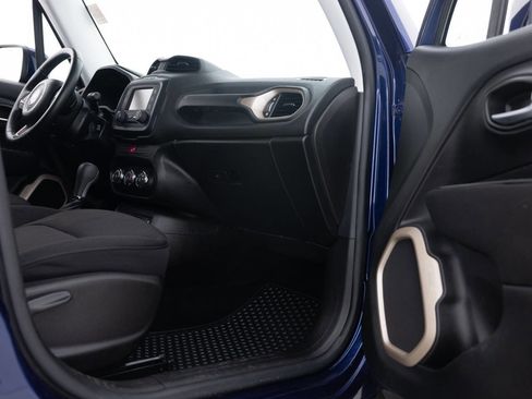 Used 2016 Jeep Renegade Latitude FWD image 30