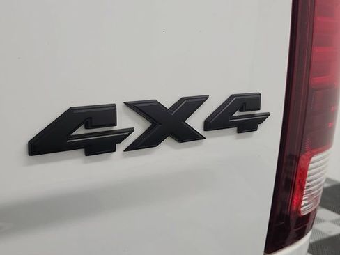 Used 2018 RAM 2500 Laramie w/ Sport Appearance Group AWD/4WD image 9
