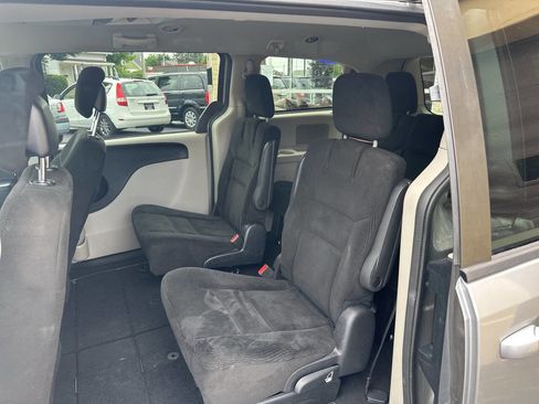 Used 2016 Dodge Grand Caravan SXT w/ Rear Park Assist Package FWD image 7