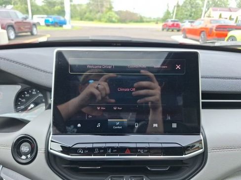 Used 2024 Jeep Compass Limited w/ Sun and Sound Group image 17