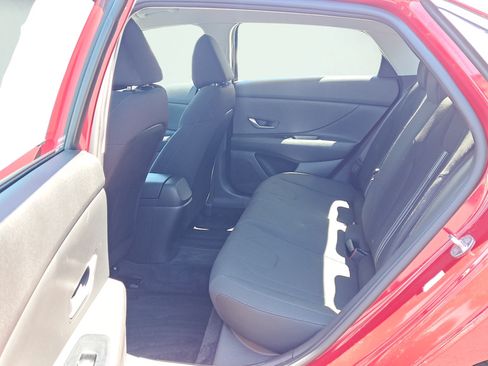 Used 2021 Hyundai Elantra SEL FWD image 12