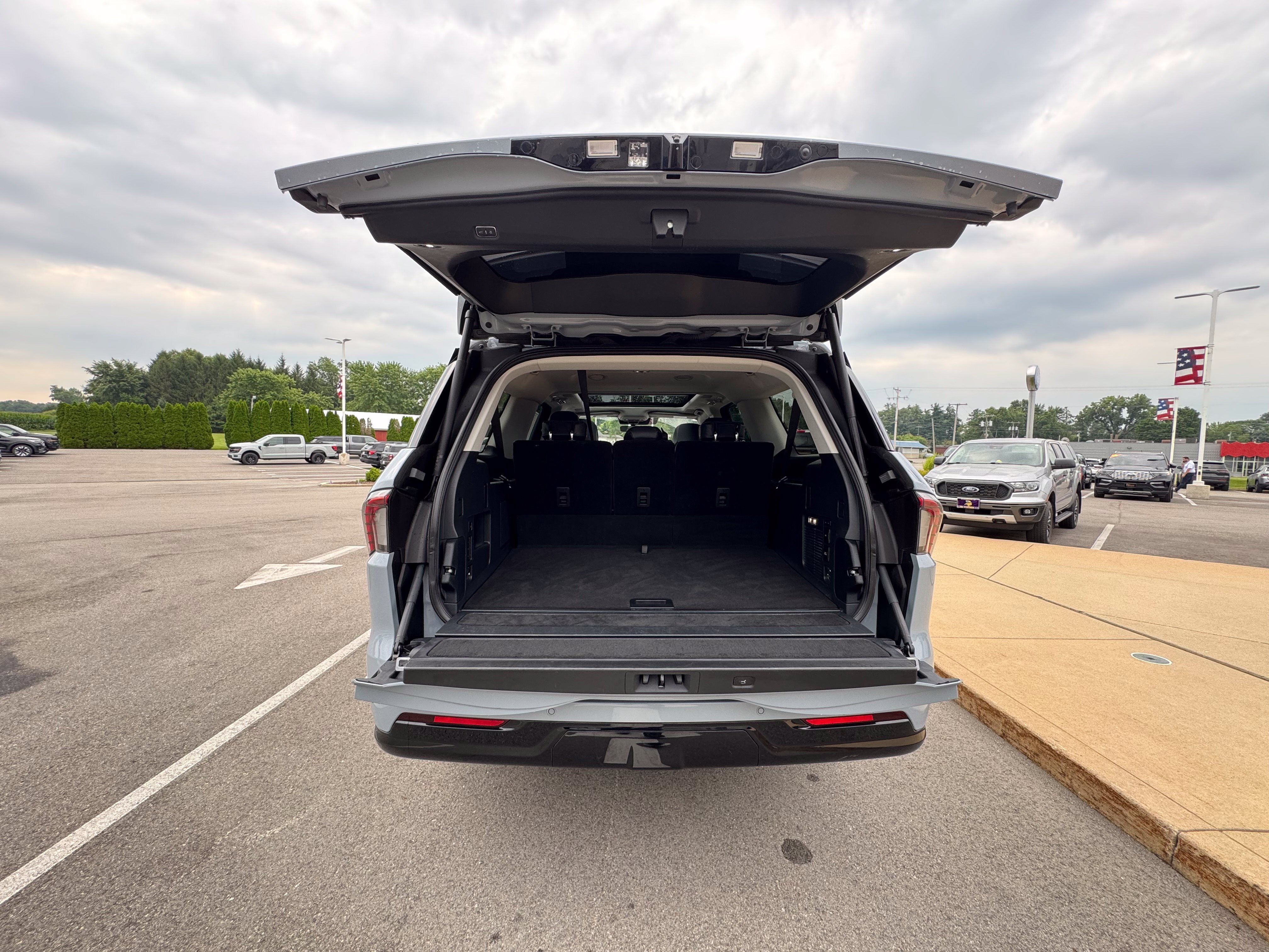 Used 2025 Lincoln Navigator L Reserve AWD/4WD image 27