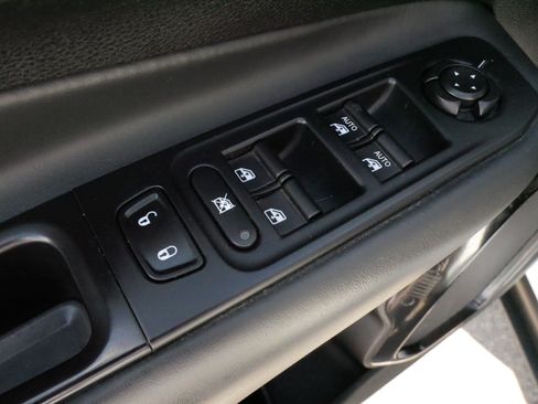 Used 2018 Jeep Renegade Altitude AWD/4WD image 19
