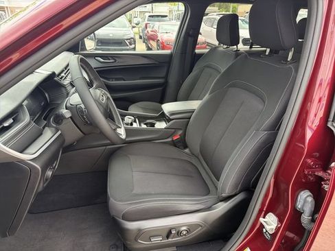 Certified 2024 Jeep Grand Cherokee Laredo X AWD/4WD image 13