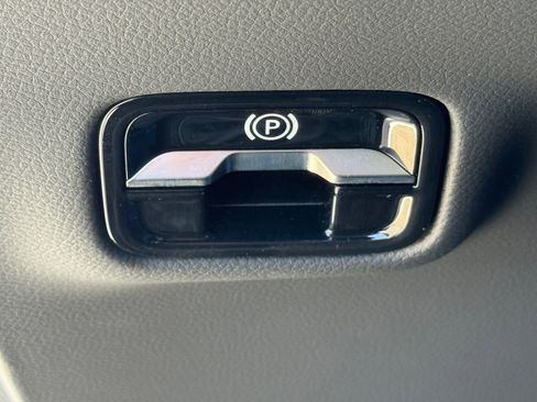 Used 2025 Mercedes-Benz E 350 Sedan image 39