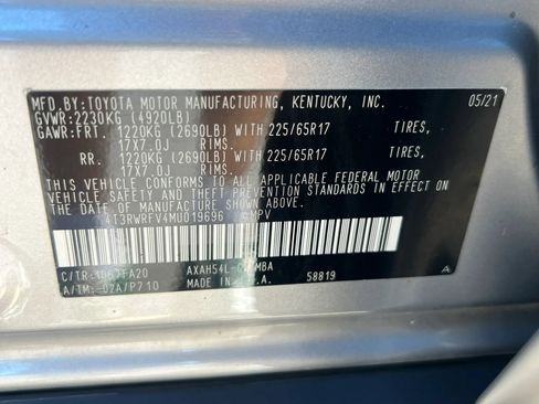 Used 2021 Toyota RAV4 XLE w/ XLE Grade Weather Package AWD/4WD image 33