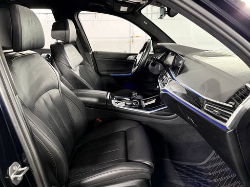 Used 2022 BMW X7 xDrive40i w/ M Sport Package AWD/4WD image 31