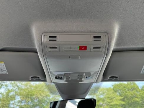 Certified 2024 Volkswagen Tiguan Wolfsburg Edition AWD/4WD image 18