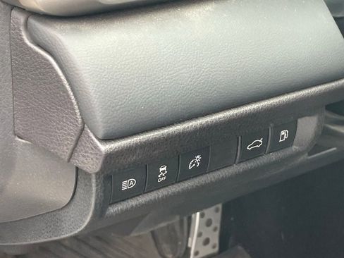 Used 2025 Toyota Camry XSE FWD image 7