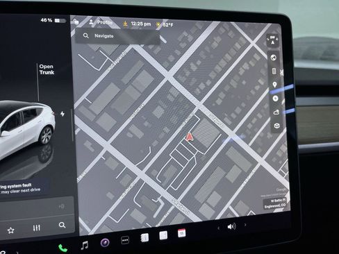 Used 2022 Tesla Model Y Long Range image 22