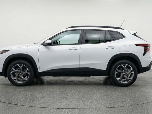 Used 2025 Chevrolet Trax LT image 5