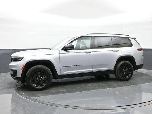 Used 2024 Jeep Grand Cherokee L Laredo AWD/4WD image 8