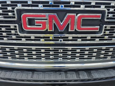 Used 2018 GMC Sierra 3500 Denali w/ Duramax Plus Package AWD/4WD image 11