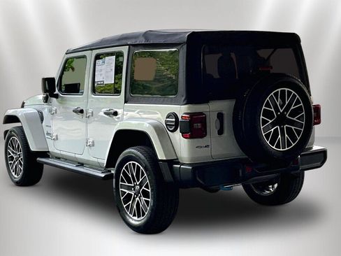 Used 2023 Jeep Wrangler Unlimited Sahara w/ Cold Weather Group AWD/4WD image 4