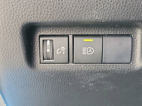 Used 2021 Toyota RAV4 LE image 29