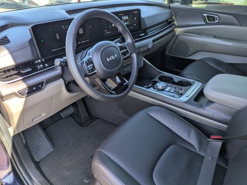 Certified 2025 Kia Carnival EX image 25