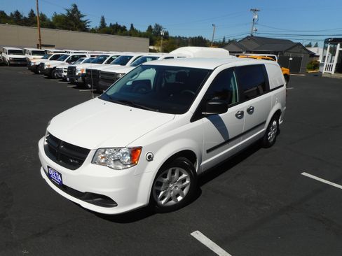 Used 2014 RAM C/V Tradesman FWD image 4