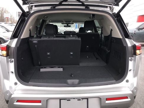 New 2025 Nissan Pathfinder SL image 17