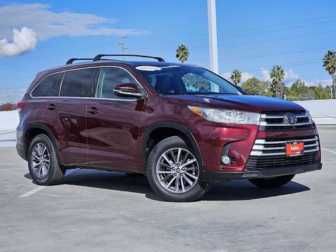 Used 2018 Toyota Highlander XLE image 3