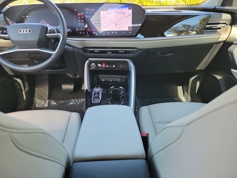 Used 2025 Audi Q5 Premium w/ Convenience Package image 14