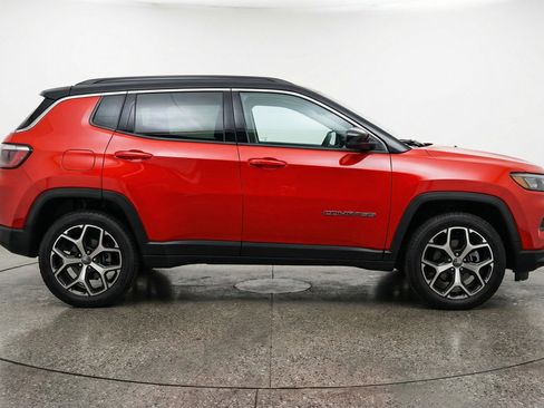 Used 2025 Jeep Compass Limited image 11