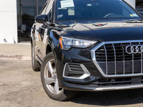 Used 2019 Audi Q3 2.0T Premium w/ Convenience Package AWD/4WD image 2