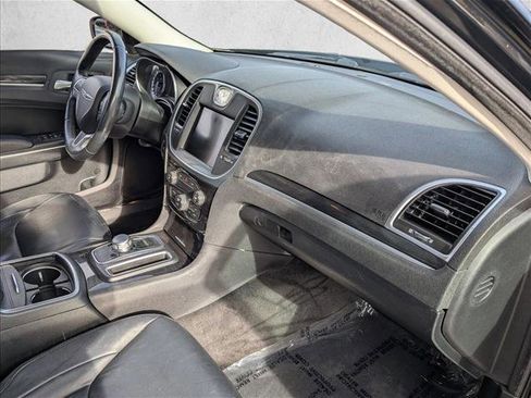 Used 2016 Chrysler 300 Limited image 18