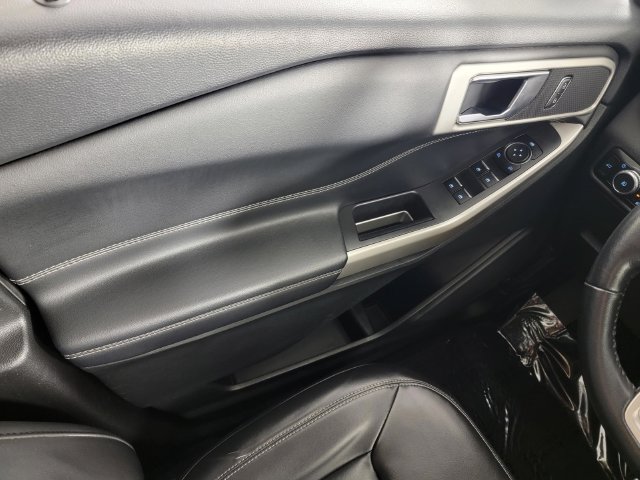 Used 2022 Ford Explorer XLT w/ Equipment Group 202A AWD/4WD image 31