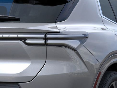 New 2025 Chevrolet Equinox EV LT image 11