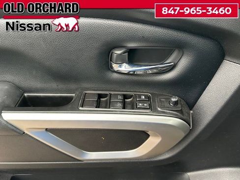 Used 2023 Nissan Titan SV image 11