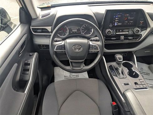 Certified 2024 Toyota Highlander LE image 28