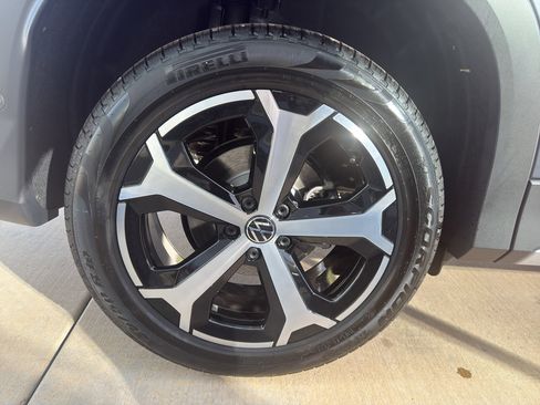 New 2026 Volkswagen Tiguan SE image 18