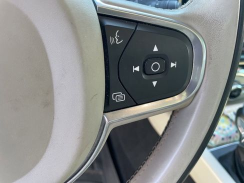 Used 2018 Volvo XC60 T6 Momentum w/ Vision Package AWD/4WD image 16