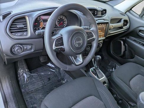 Used 2023 Jeep Renegade Latitude image 10