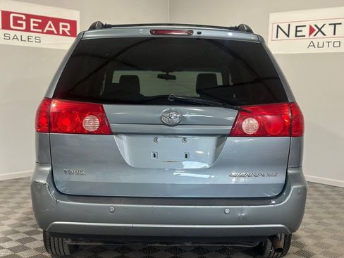 Used 2010 Toyota Sienna XLE image 12