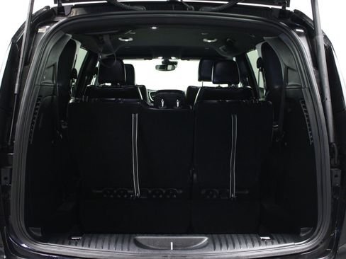 Used 2025 Chrysler Pacifica Select image 15