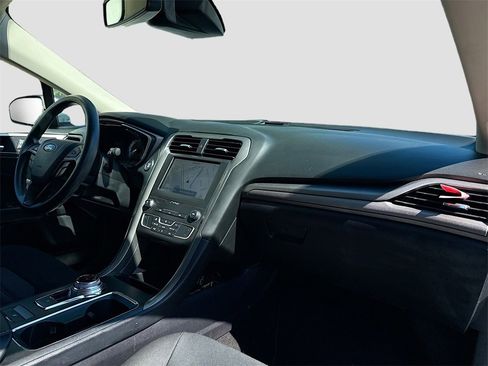 Used 2020 Ford Fusion SE image 31