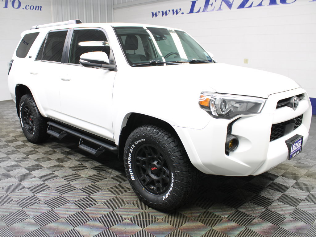 Used 2022 Toyota 4Runner SR5 Premium w/ Moonroof Package AWD/4WD image 3