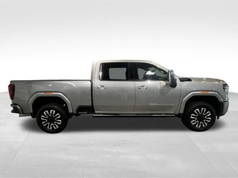 Used 2025 GMC Sierra 2500 Denali Ultimate AWD/4WD image 8