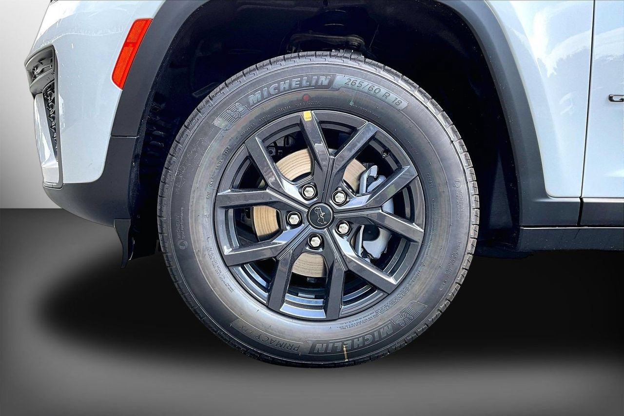 New 2027 Jeep Grand Cherokee Altitude AWD/4WD image 29