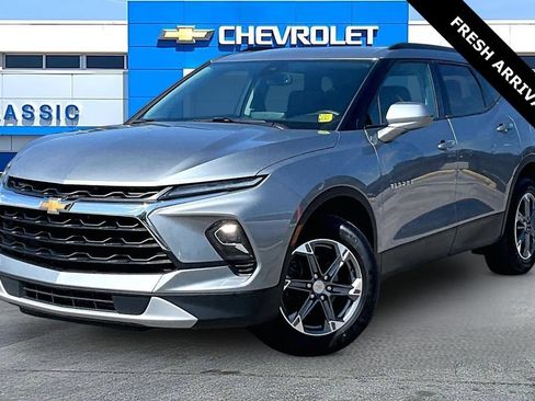 Used 2024 Chevrolet Blazer LT w/ Convenience Package FWD image 2