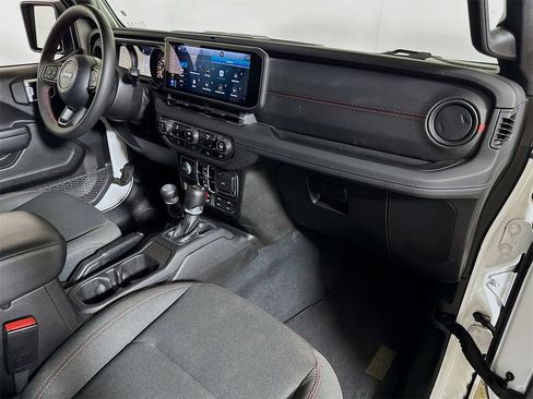 Used 2024 Jeep Wrangler Unlimited Rubicon image 25