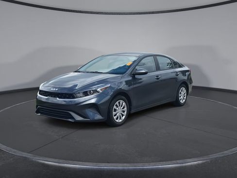 Used 2024 Kia Forte LX FWD image 4